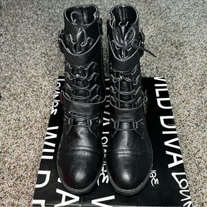 Wild Diva Lounge Combat Boots Sz 5.5